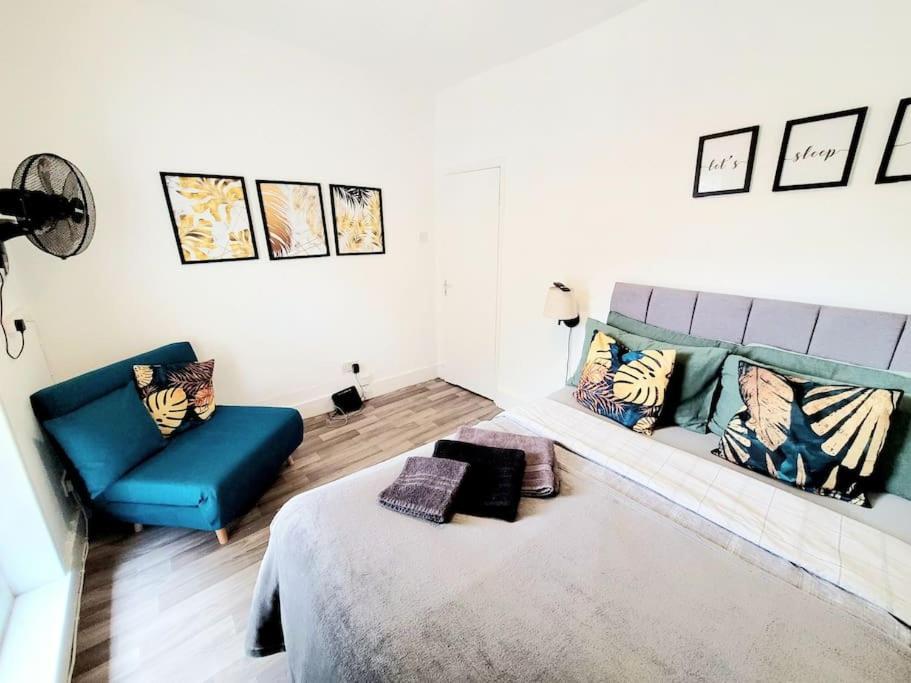 One Bedroom Apartment With A Terrace In Angel London Kültér fotó