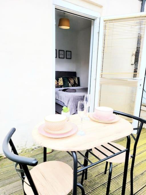 One Bedroom Apartment With A Terrace In Angel London Kültér fotó