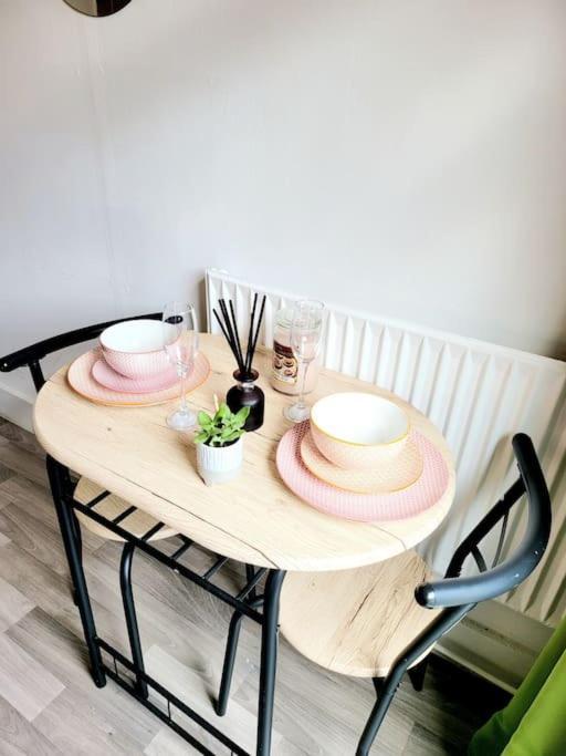 One Bedroom Apartment With A Terrace In Angel London Kültér fotó