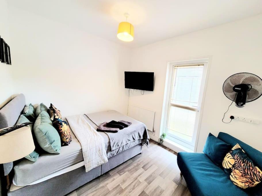 One Bedroom Apartment With A Terrace In Angel London Kültér fotó