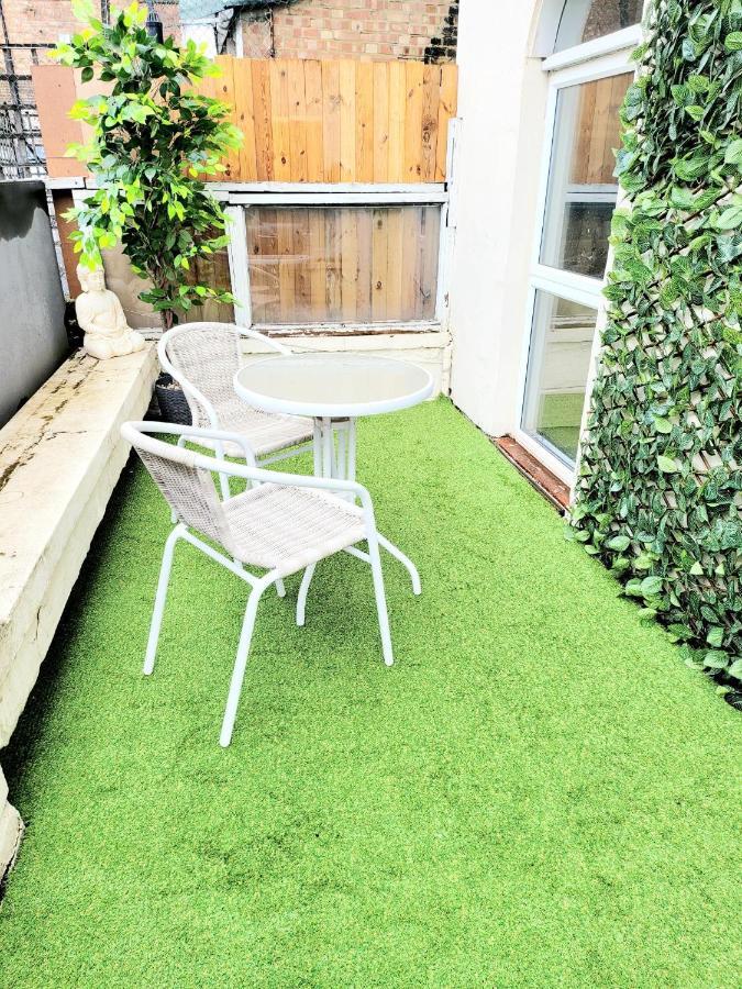 One Bedroom Apartment With A Terrace In Angel London Kültér fotó